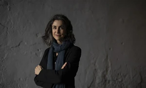 Αβελίνα Πρατ: "Βασίζομαι πολύ σε όσα μένουν ανείπωτα"